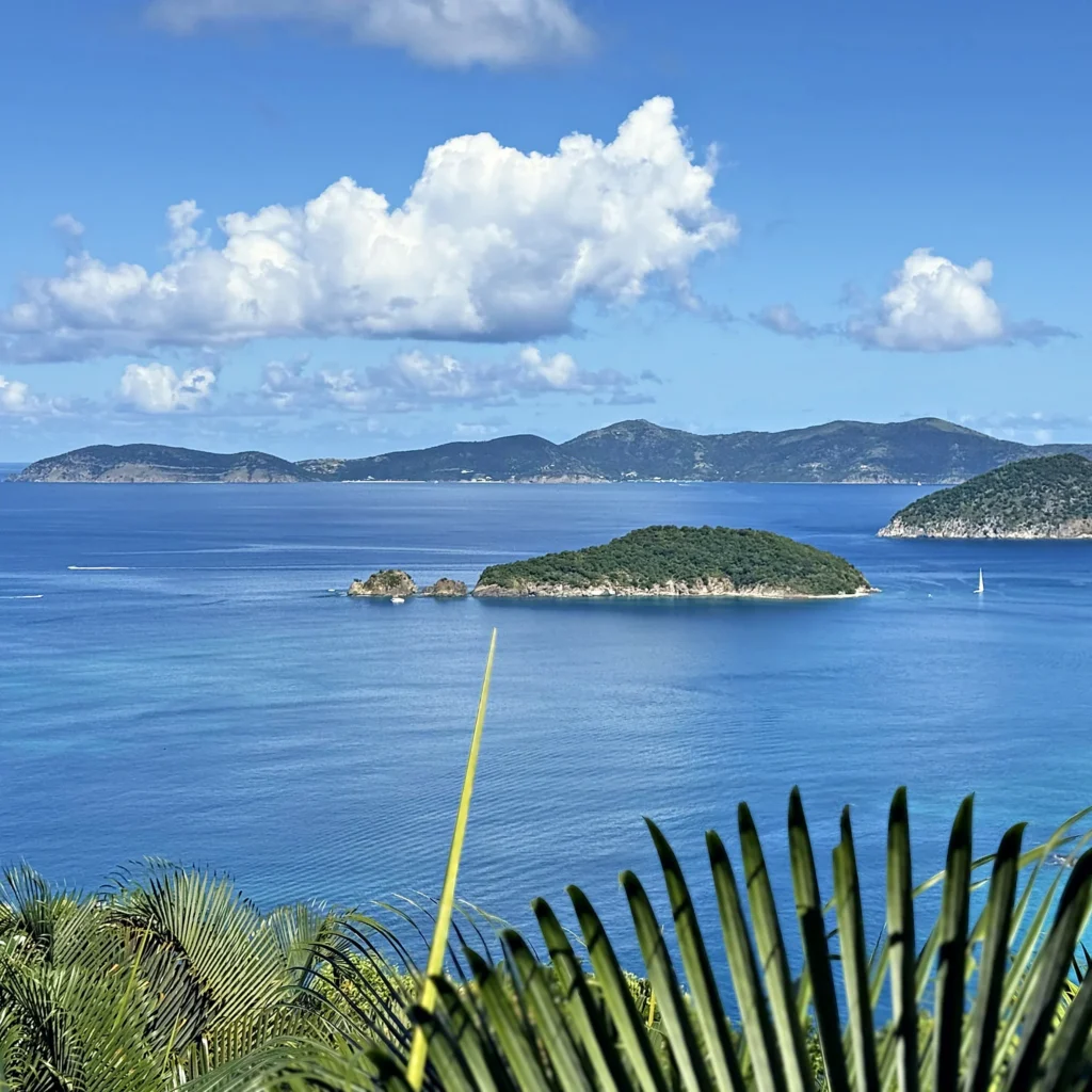 sailboats-anchored-off-a-caribbean-cay