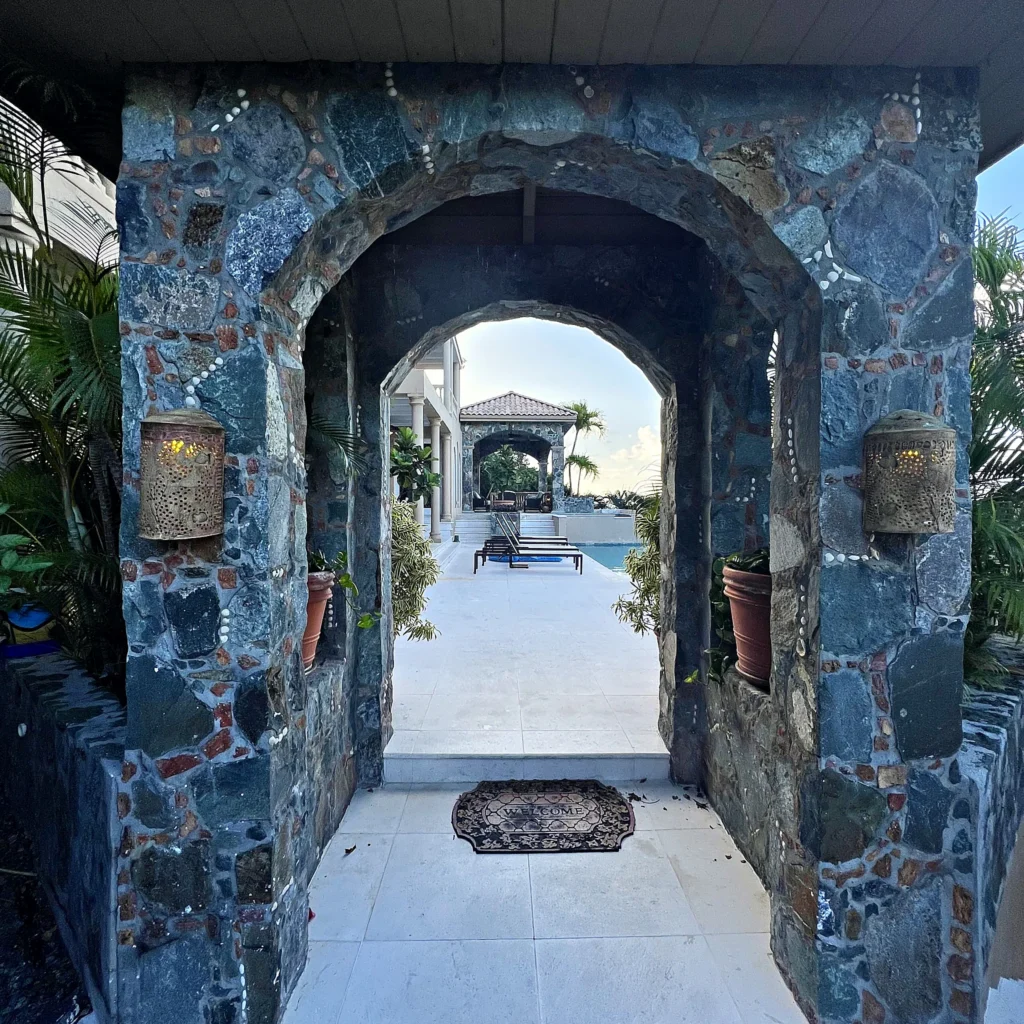 stone-archway-in-the-villa-garden